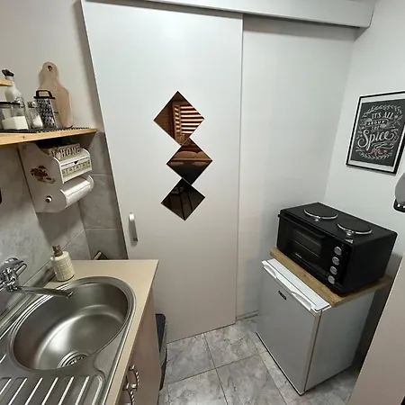 Nani - Secure And Free Parking Space! *