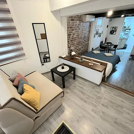 Nani - Secure And Free Parking Space! *